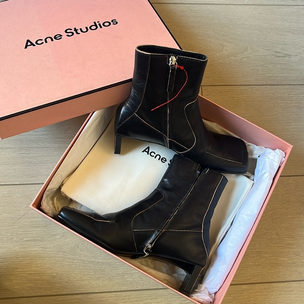 NEW - Acne Studio Squared toe boots | Size 36